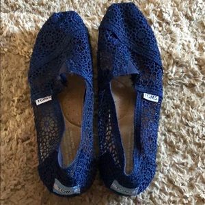 Women’s crochet toms